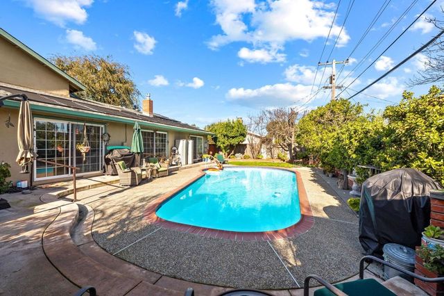 8847 Davona Dr, Dublin, CA 94568