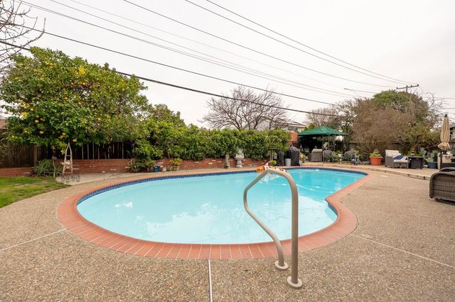 8847 Davona Dr, Dublin, CA 94568