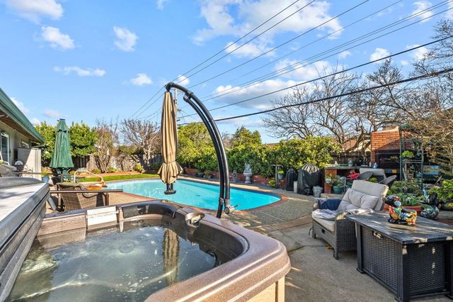 8847 Davona Dr, Dublin, CA 94568