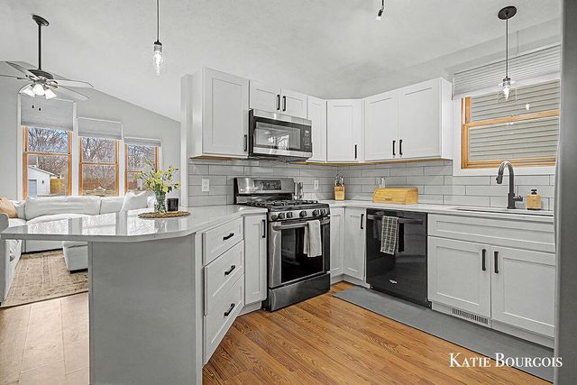 519 Macomb Avenue Nw, City Of Walker, MI 49534