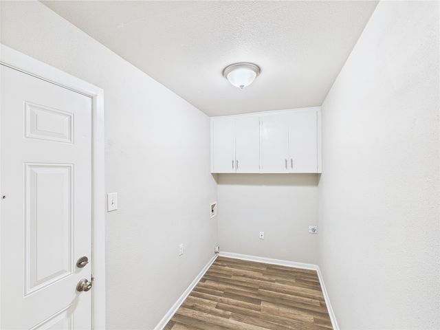 802 Loy Lane, Ennis, TX 75119