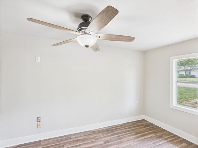 802 Loy Lane, Ennis, TX 75119
