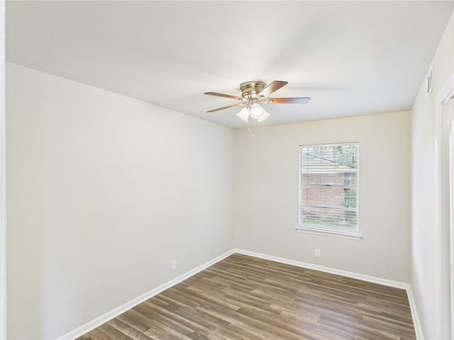 802 Loy Lane, Ennis, TX 75119