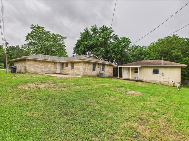 802 Loy Lane, Ennis, TX 75119