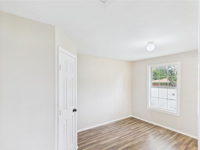 802 Loy Lane, Ennis, TX 75119