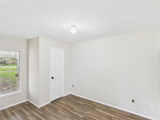 802 Loy Lane, Ennis, TX 75119