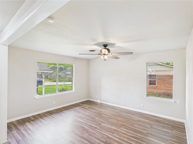 802 Loy Lane, Ennis, TX 75119