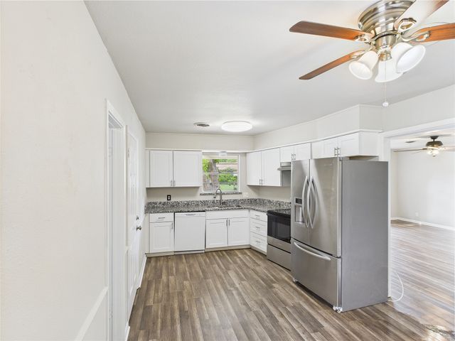 802 Loy Lane, Ennis, TX 75119