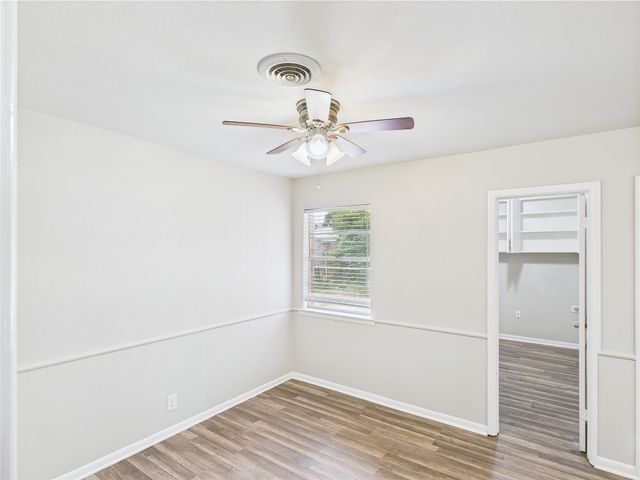 802 Loy Lane, Ennis, TX 75119