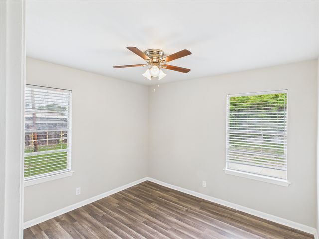 802 Loy Lane, Ennis, TX 75119