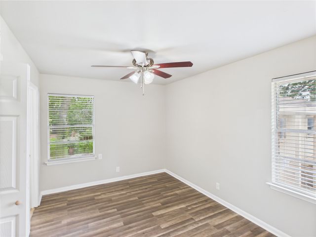 802 Loy Lane, Ennis, TX 75119