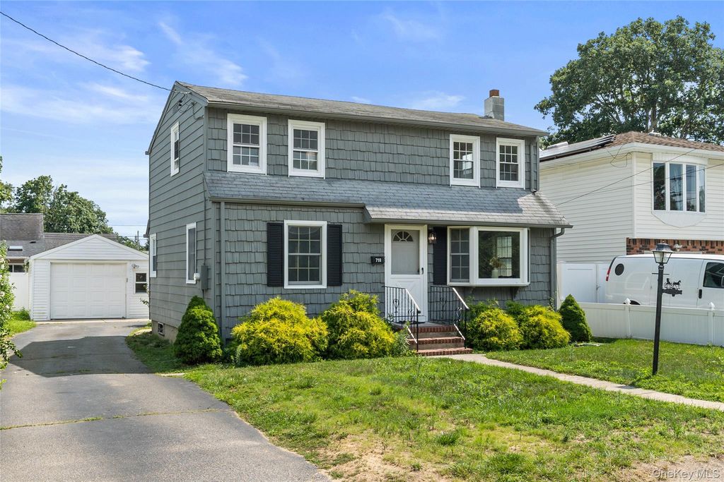 718 Elmwood Road, West Babylon, NY 11704