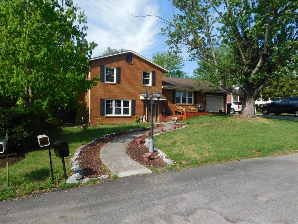 2732 Tully DR, Roanoke, VA 24019