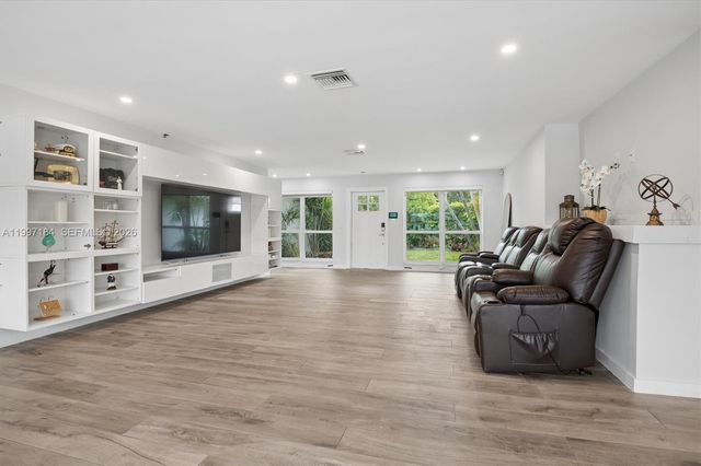 717 NW 30th St, Wilton Manors, FL 33311