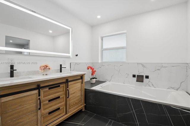 717 NW 30th St, Wilton Manors, FL 33311