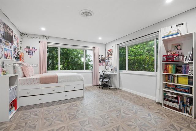717 NW 30th St, Wilton Manors, FL 33311