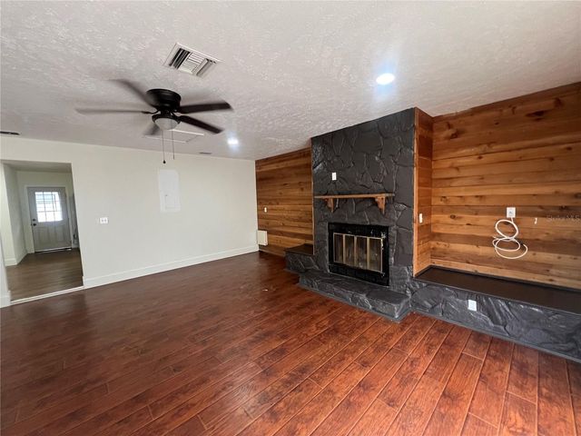 4614 E SENECA AVENUE, Tampa, FL 33617