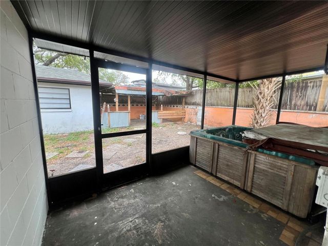 4614 E SENECA AVENUE, Tampa, FL 33617