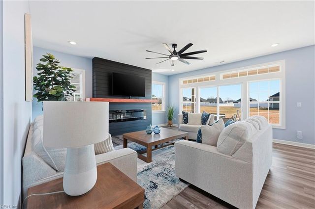 106 Staysail DR, Elizabeth City, NC 27909