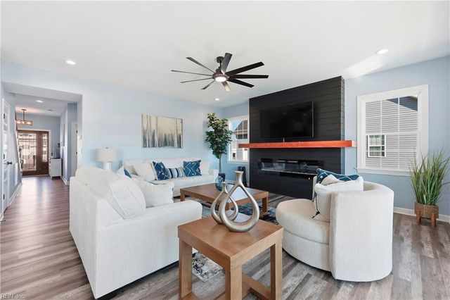 106 Staysail DR, Elizabeth City, NC 27909