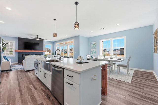 106 Staysail DR, Elizabeth City, NC 27909