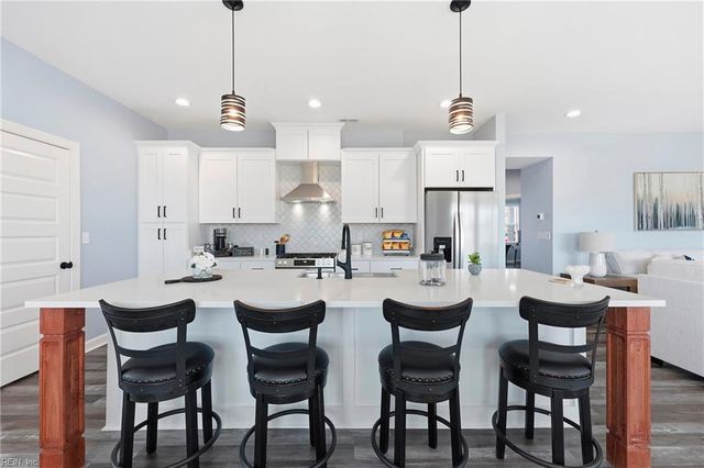 106 Staysail DR, Elizabeth City, NC 27909