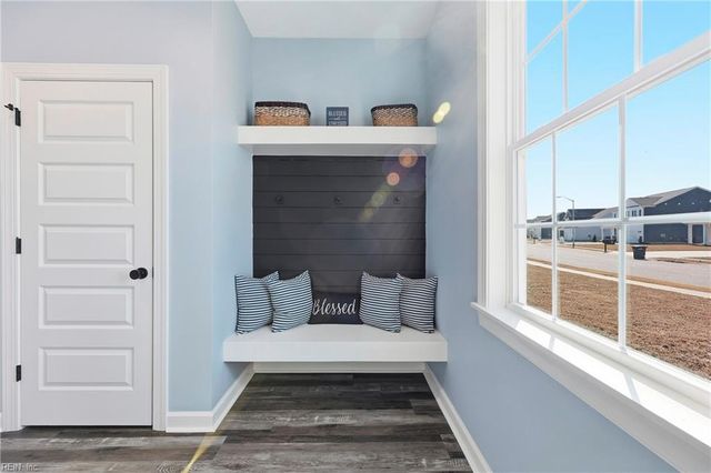 106 Staysail DR, Elizabeth City, NC 27909