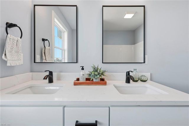 106 Staysail DR, Elizabeth City, NC 27909