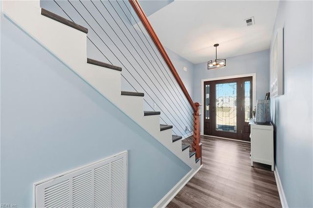 106 Staysail DR, Elizabeth City, NC 27909