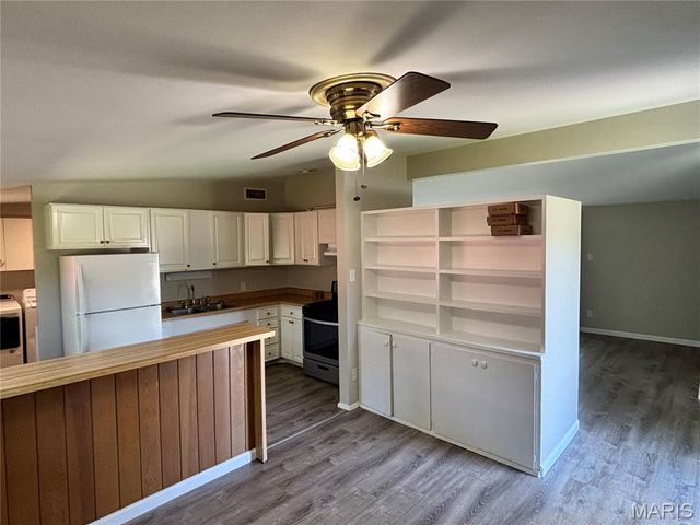 6604 Graybirch Drive, Berkeley, MO 63134