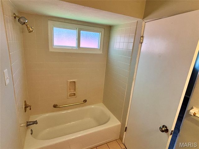 6604 Graybirch Drive, Berkeley, MO 63134