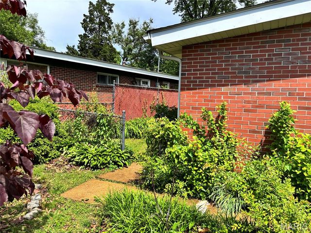 6604 Graybirch Drive, Berkeley, MO 63134