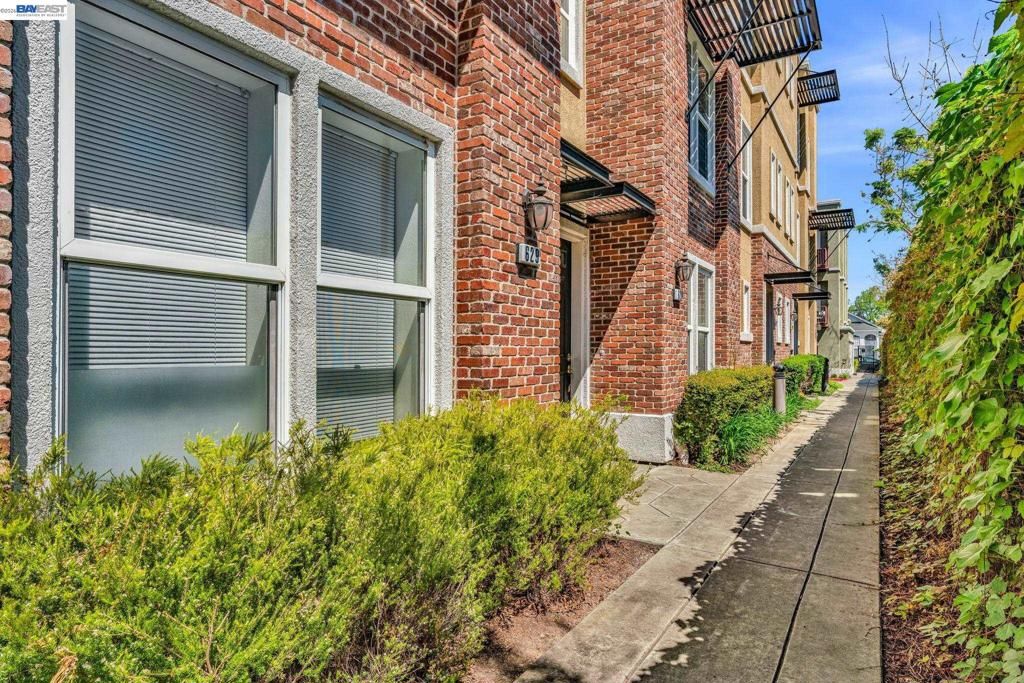 Image 2 of property listing at 629 Artistic Place, Hayward, CA 94541