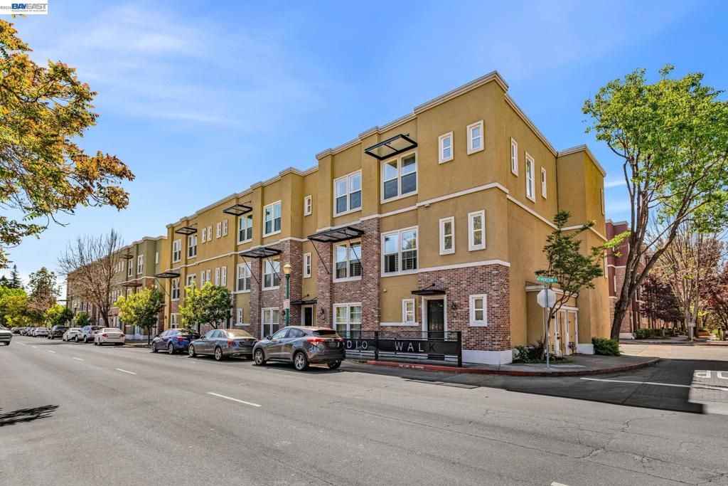 Image 3 of property listing at 629 Artistic Place, Hayward, CA 94541