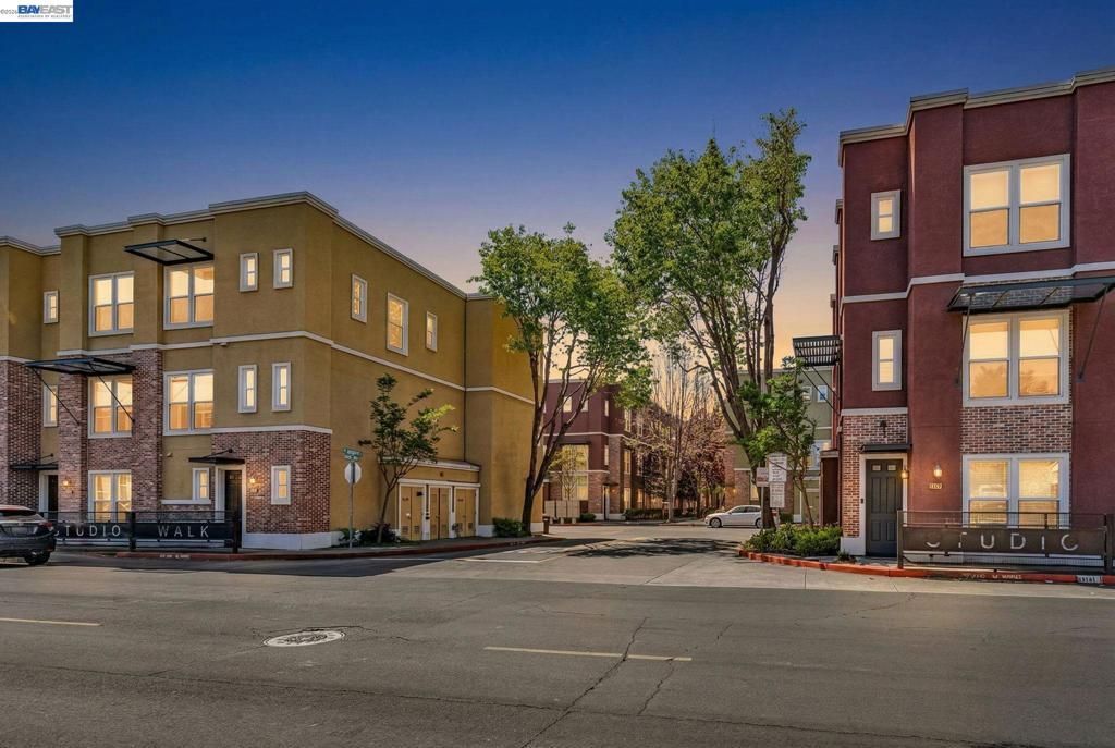 Image 5 of property listing at 629 Artistic Place, Hayward, CA 94541