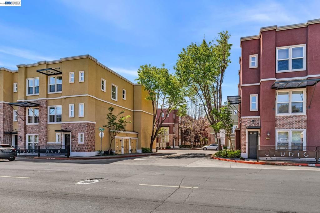 Image 6 of property listing at 629 Artistic Place, Hayward, CA 94541