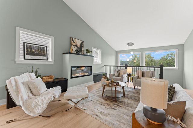 257 Mccarrons Place W, Roseville, MN 55113