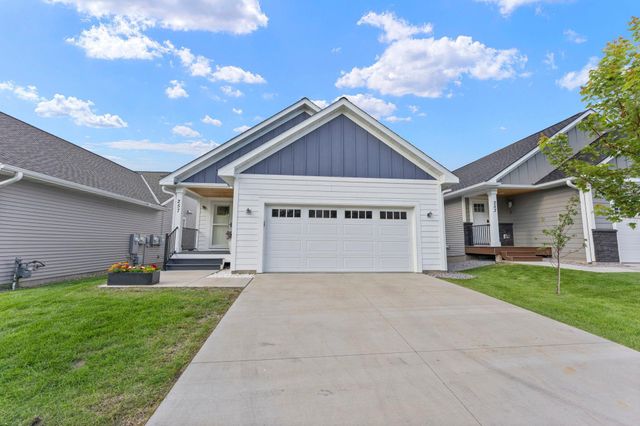 257 Mccarrons Place W, Roseville, MN 55113