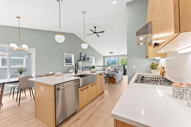 257 Mccarrons Place W, Roseville, MN 55113