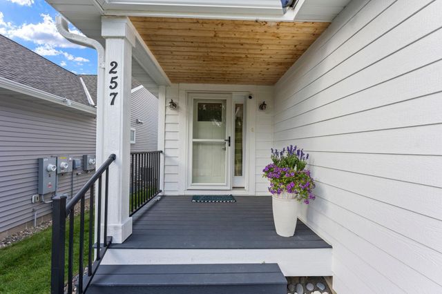 257 Mccarrons Place W, Roseville, MN 55113