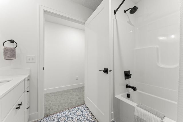 257 Mccarrons Place W, Roseville, MN 55113