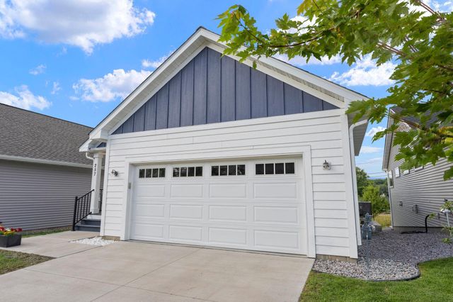 257 Mccarrons Place W, Roseville, MN 55113
