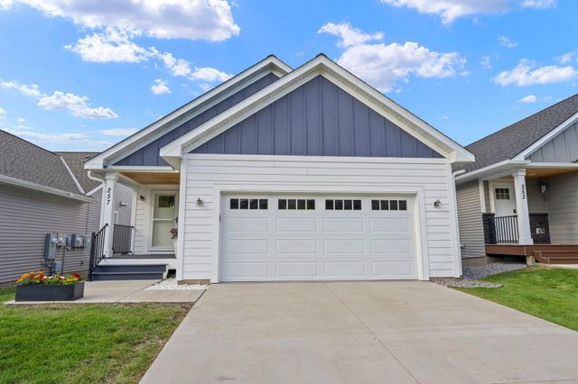 257 Mccarrons Place W, Roseville, MN 55113