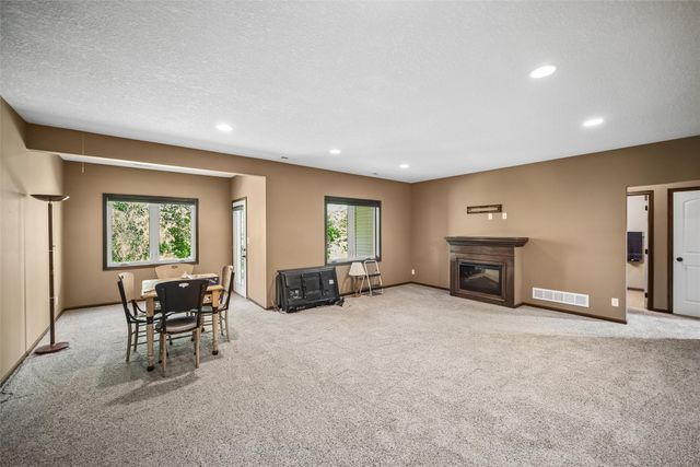 1458 NE Falstaff Lane, Ankeny, IA 50021