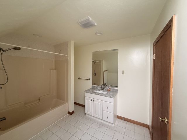188 North Franklin Street 2R, Holbrook, MA 02343