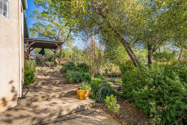 21235 Albatross Way, Redding, CA 96003