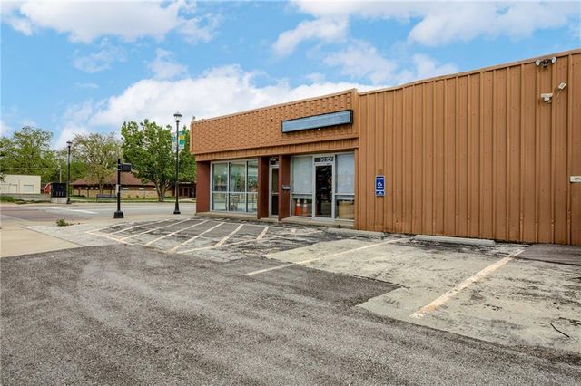 901 Main Street, Grandview, MO 64030