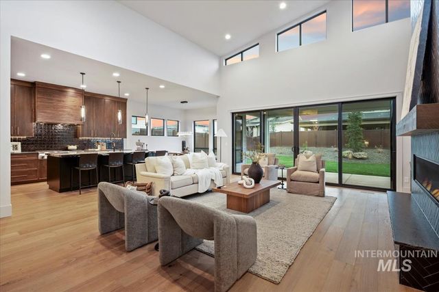 9967 W Bouvardia St, Star, ID 83669