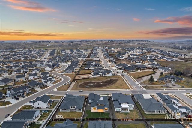 9967 W Bouvardia St, Star, ID 83669