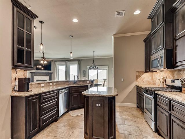 905 NW 190th Street, Edmond, OK 73012